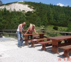 Natančno delo, ni kaj. Da le ne bi bilo kaj, da ni v "vaservago".